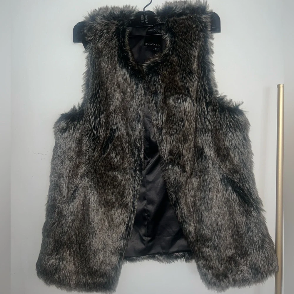 Banana Republic Faux Fur Vest, med - Picture 1 of 2